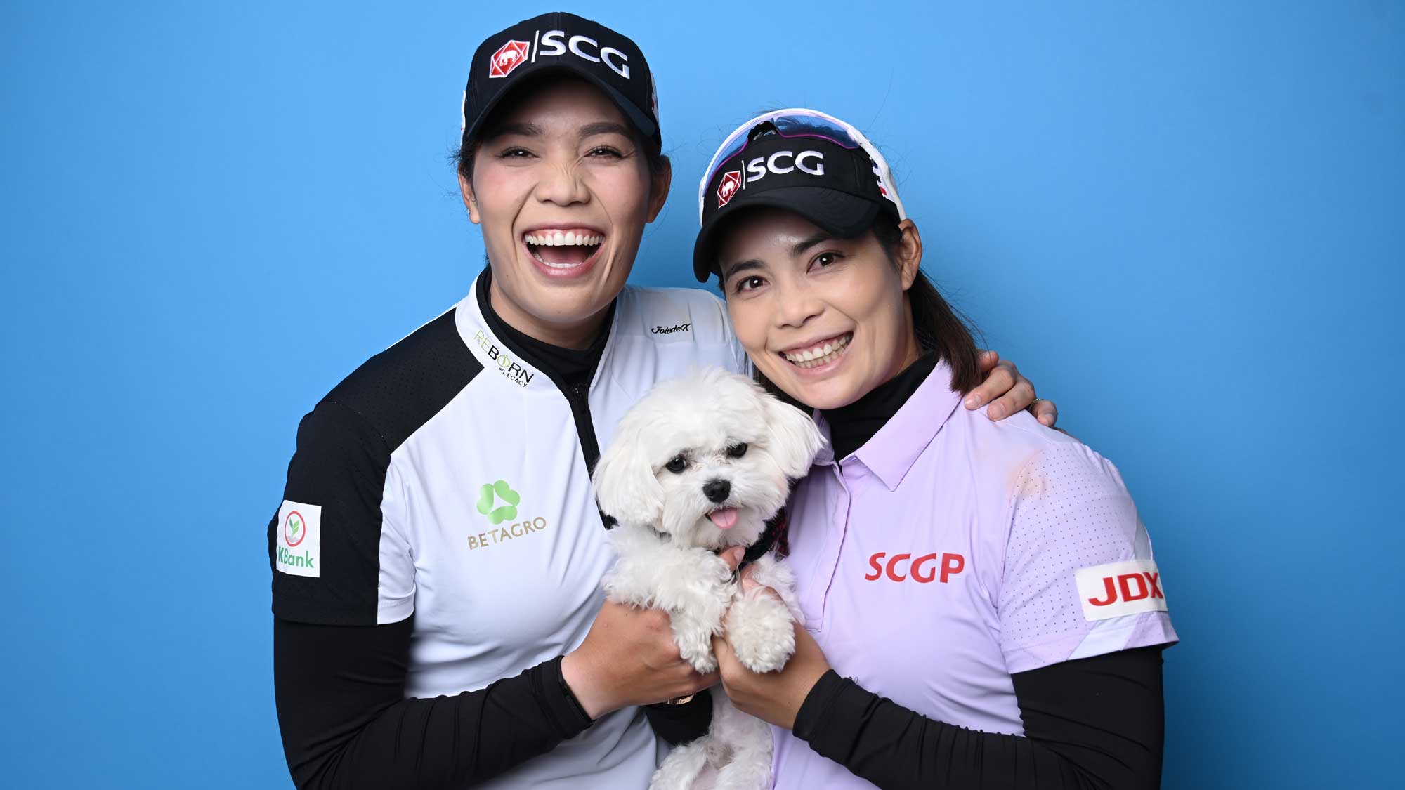 Ariya and Moriya Jutanugarn with dog