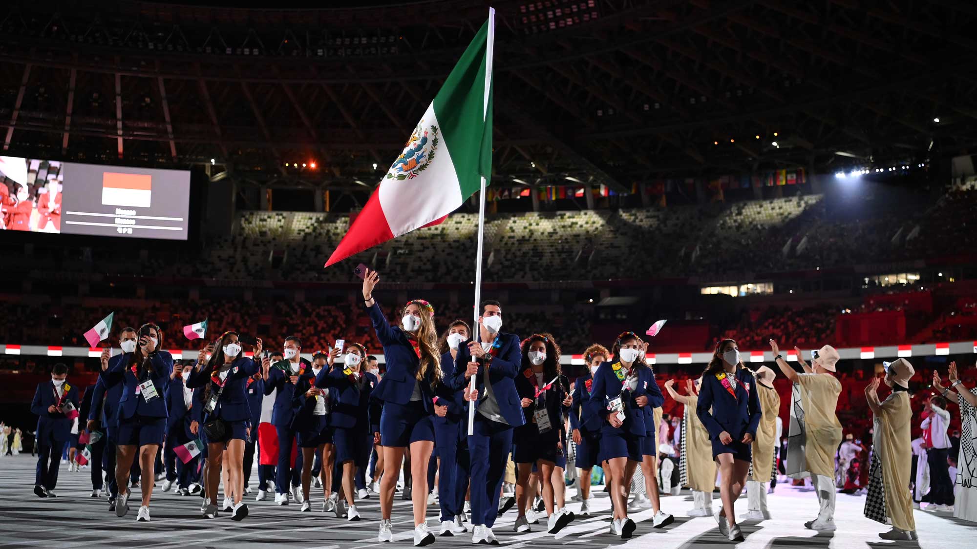 Lopez Lights Up Olympic Stadium Carrying Her Country's ...