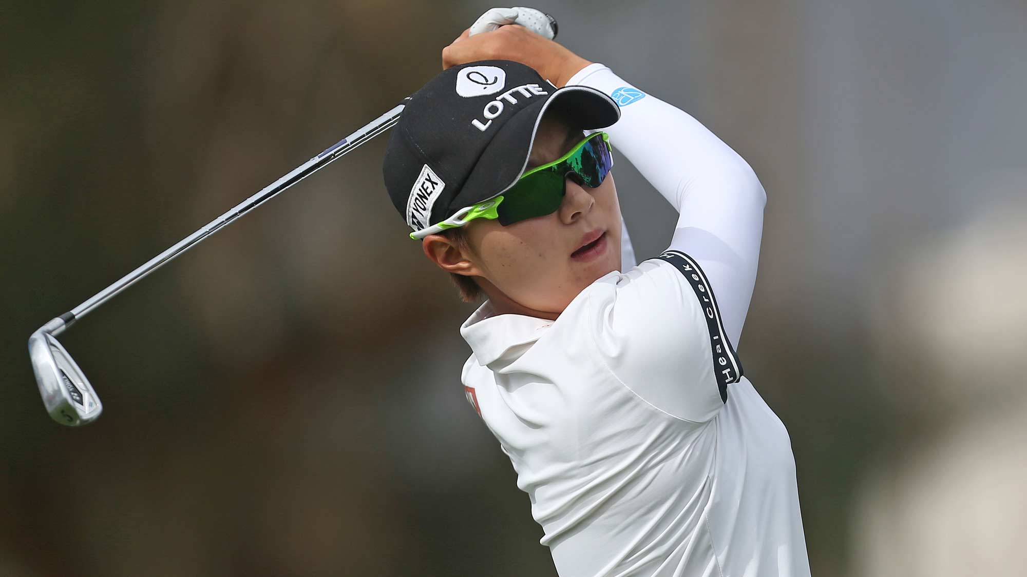 Hyo Joo Kim of South Korea watches her tee shot on the 17th hole during the first round of the ANA Inspiration on the Dinah Shore course at Mission Hills Country Club on April 04, 2019 in Rancho Mirage, California.