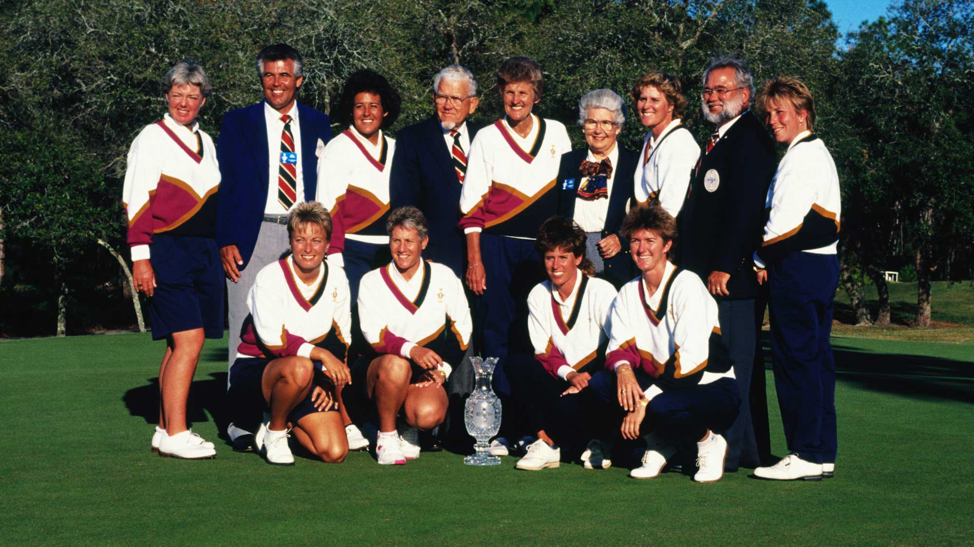 1990 U.S. Solheim Cup Team with Trophy and Solheims