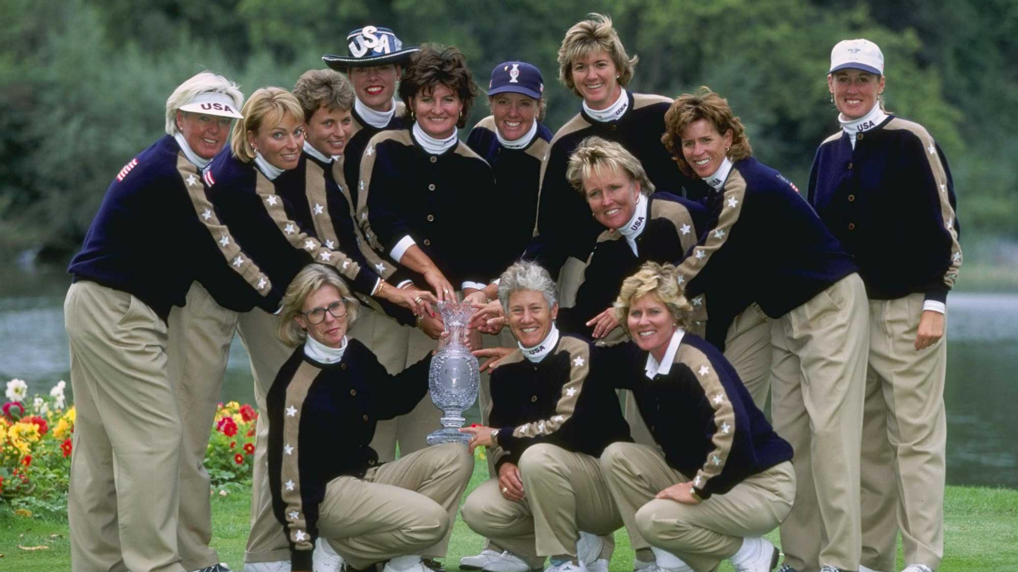 1996 U.S. Solheim Cup Team with trophy