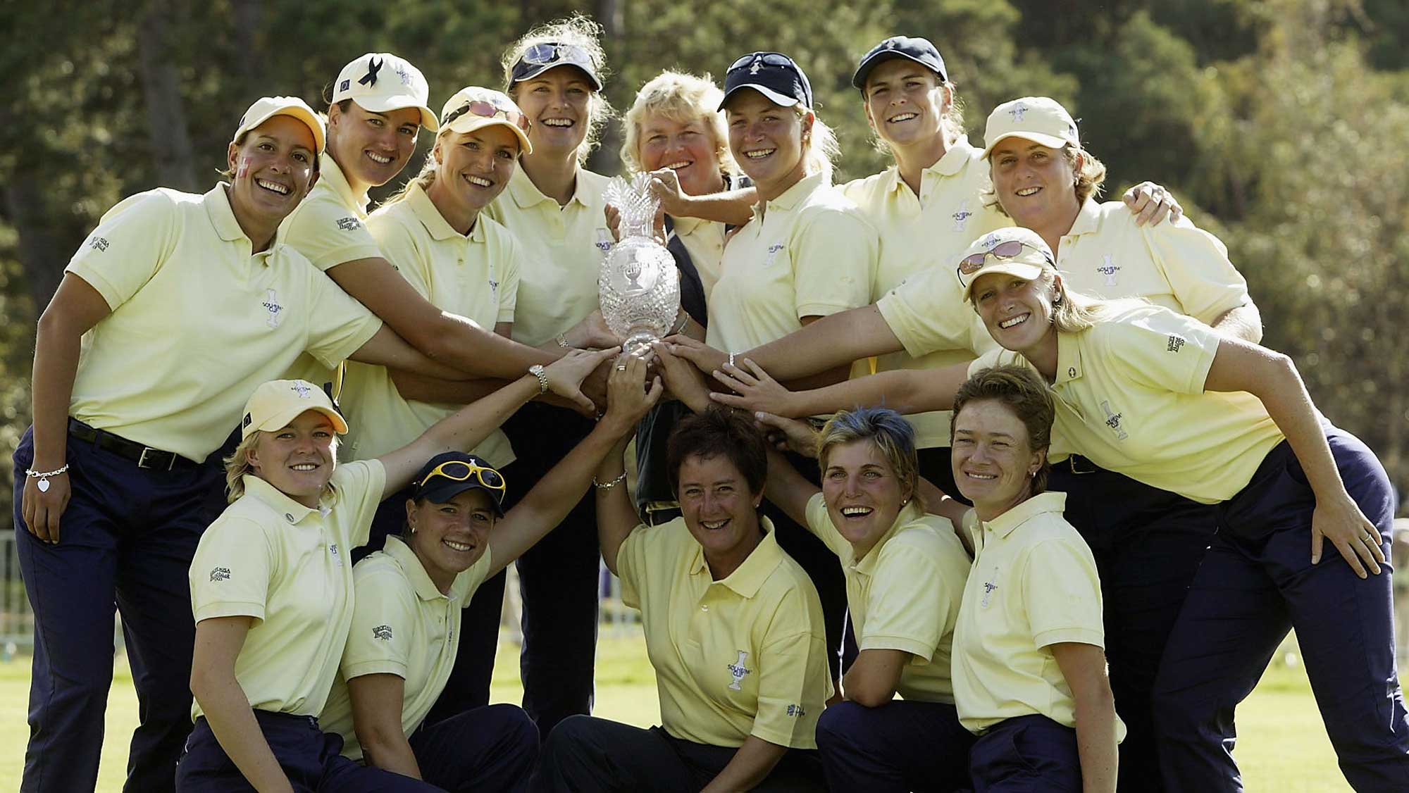 2003 European Solheim Cup Team with trophy