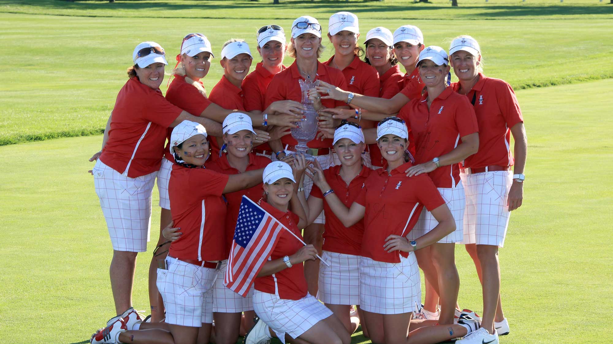 2009 U.S. Solheim Cup Team with trophy